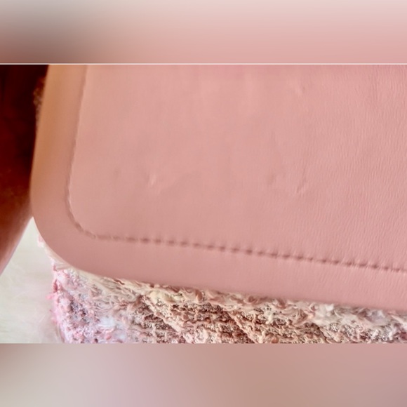❌SOLD❌ 🩷🤍Chanel 22C Pink Tweed Medium Classic Flap🩷🤍 - Picture 12 of 13
